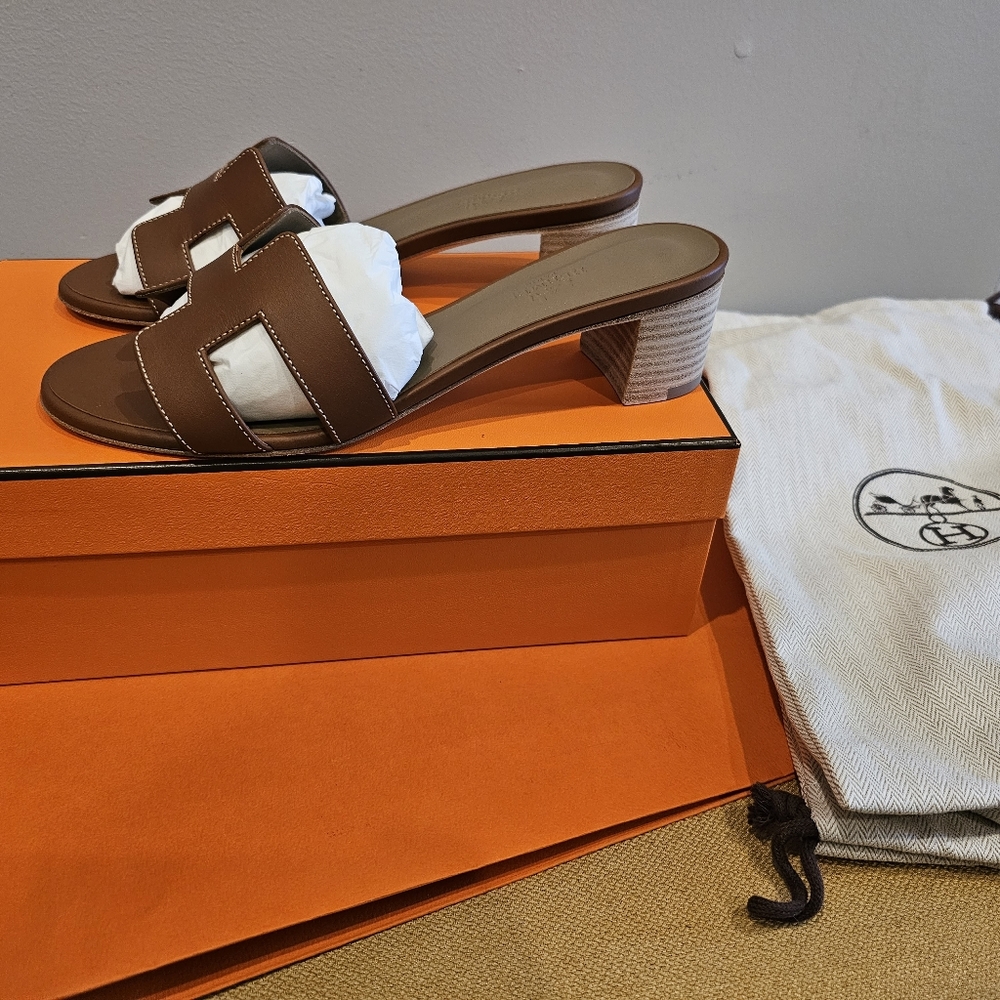 Hermes oasis sandals sz 37.5